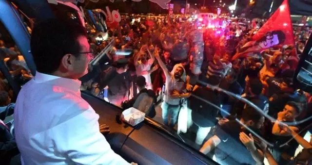 Ekrem İmamoğlu'nu Beylikdüzü'nde on binlerce vatandaş karşıladı!