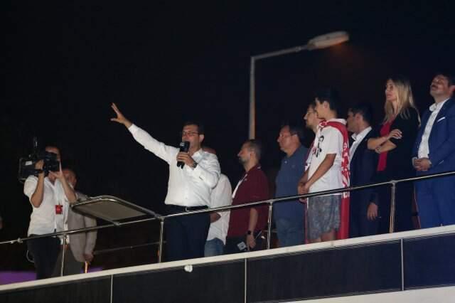 Ekrem İmamoğlu'nu Beylikdüzü'nde on binlerce vatandaş karşıladı!