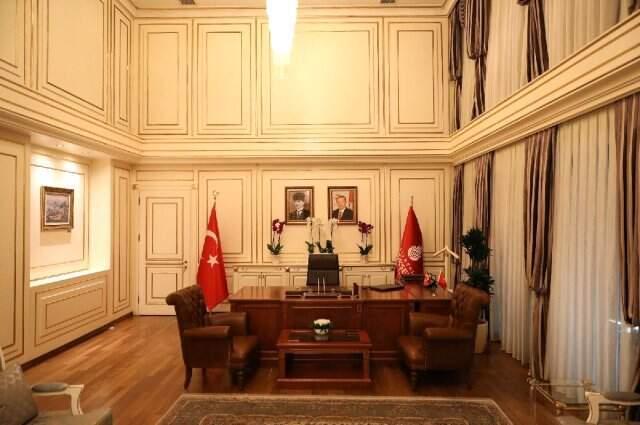 İmamoğlu'nun makamına astığı Atatürk tablosu geri gelecek