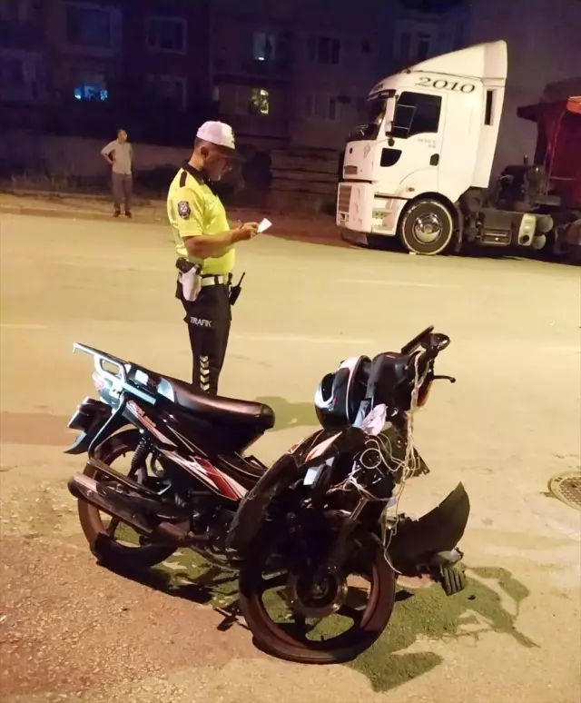 İnegöl'de motosiklet ile otomobil çarpıştı: 1 yaralı