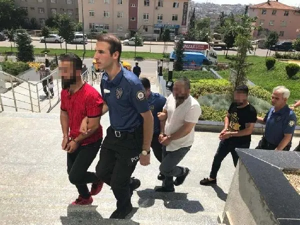 Kadın polislere sözlü tacizde bulunan 4 kişi gözaltına alındı