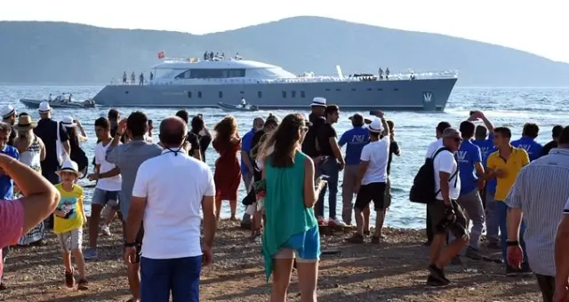 20 milyon euroluk lüks yat denize indirildi