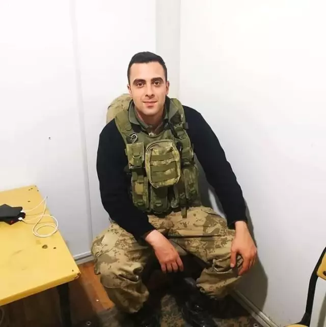 Tezkeresine 5 gün kala kaza kurşunu ile şehit oldu Tezkeresine 5 gün kala kaza kurşunu ile şehit oldu
