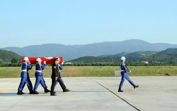 Tezkeresine 5 gün kala kaza kurşunu ile şehit oldu (2) Tezkeresine 5 gün kala kaza kurşunu ile şehit oldu (2)