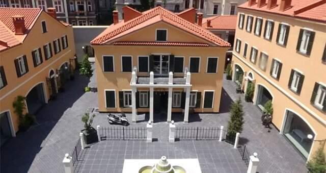 188 yıllık Narmanlı Han'a kozmetik tabelası! Tepkiler üzerine indirildi