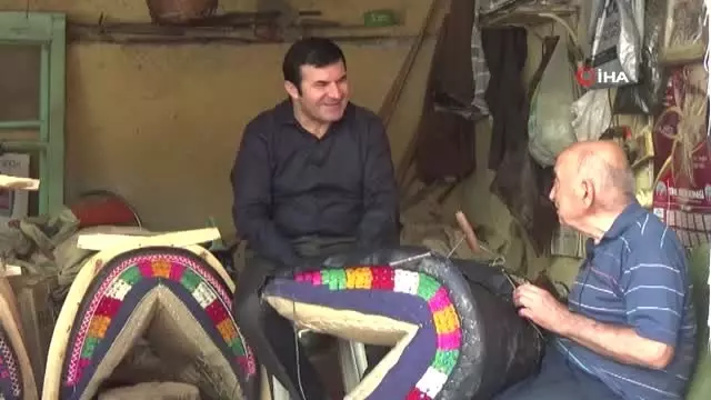 87 yaşındaki 70 yıllık semerci ustasına kaymakamdan vefa 87 yaşındaki 70 yıllık semerci ustasına kaymakamdan vefa
