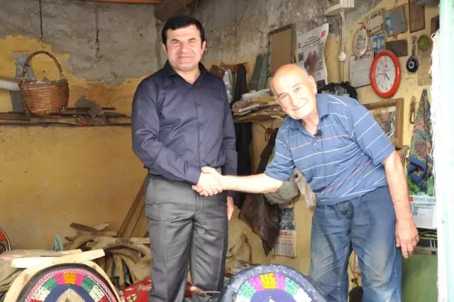 87 yaşındaki 70 yıllık semerci ustasına kaymakamdan vefa 87 yaşındaki 70 yıllık semerci ustasına kaymakamdan vefa