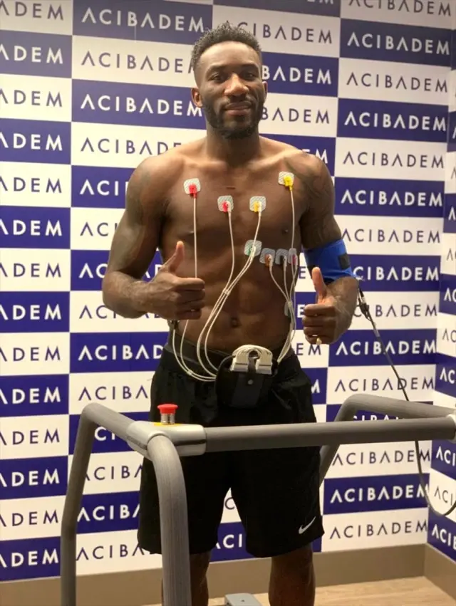 Aaron Appindangoye sağlık kontrolünden geçirildi