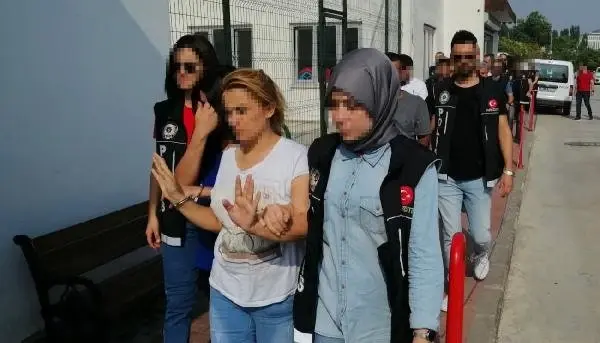 Adana'da uyuşturucu operasyonunda yakalanan 25 kişi tutuklandı