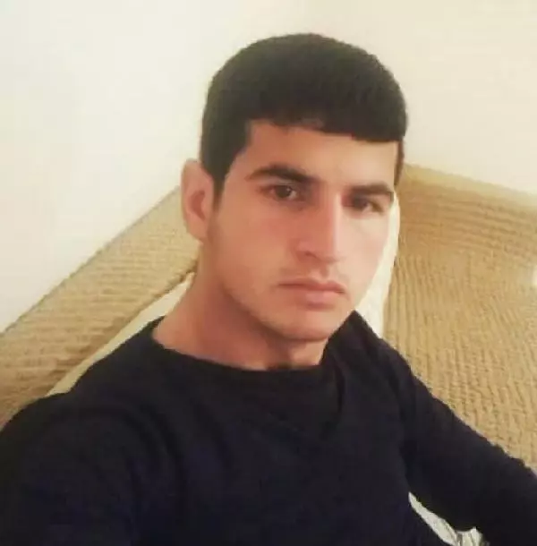 Art arda iki otomobilin çarptığı bisikletli genç öldü