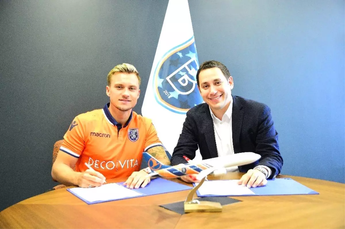 Başakşehir, Gulbrandsen ile 3 yıllık sözleşme imzaladı