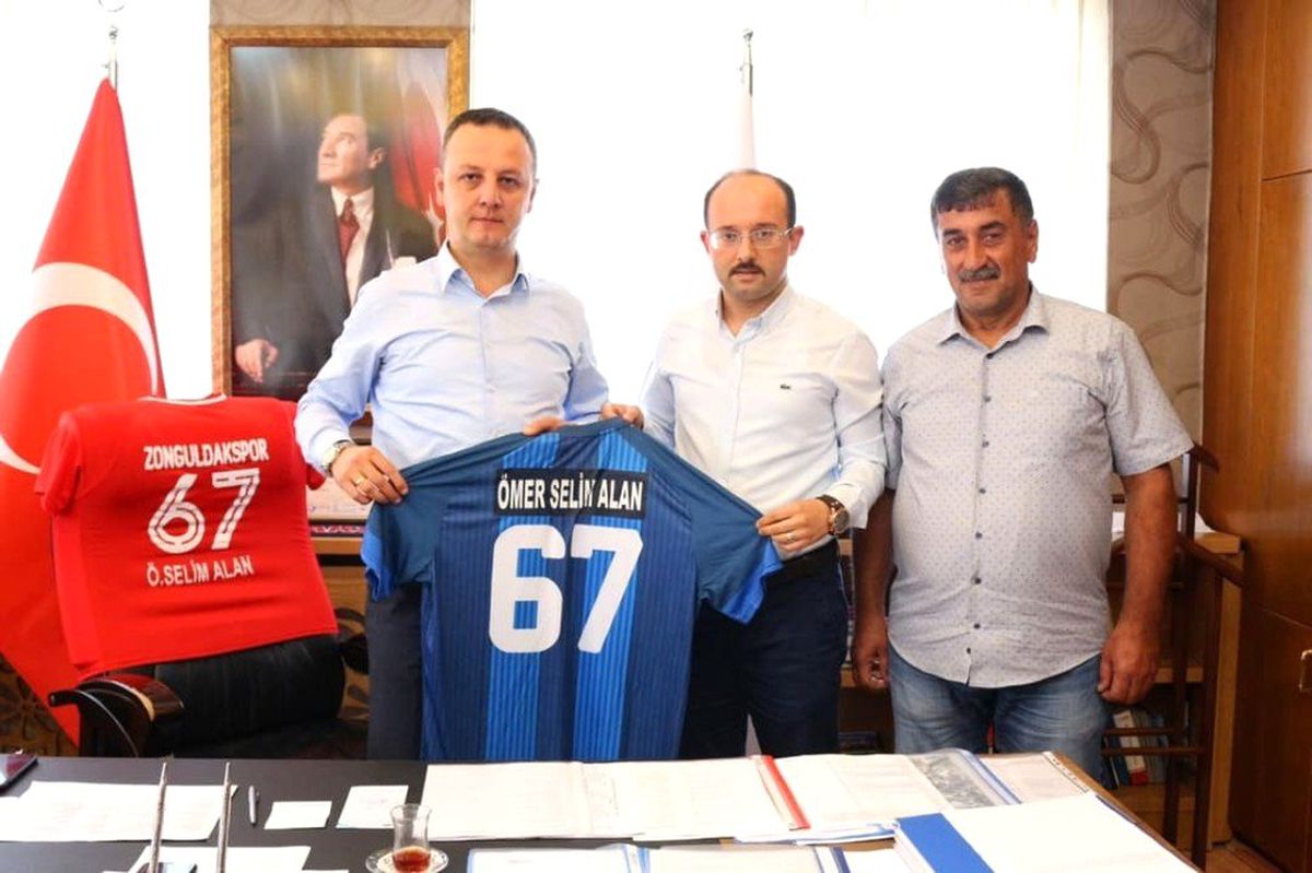 Başkan Alan'a Kardemir Karabükspor forması