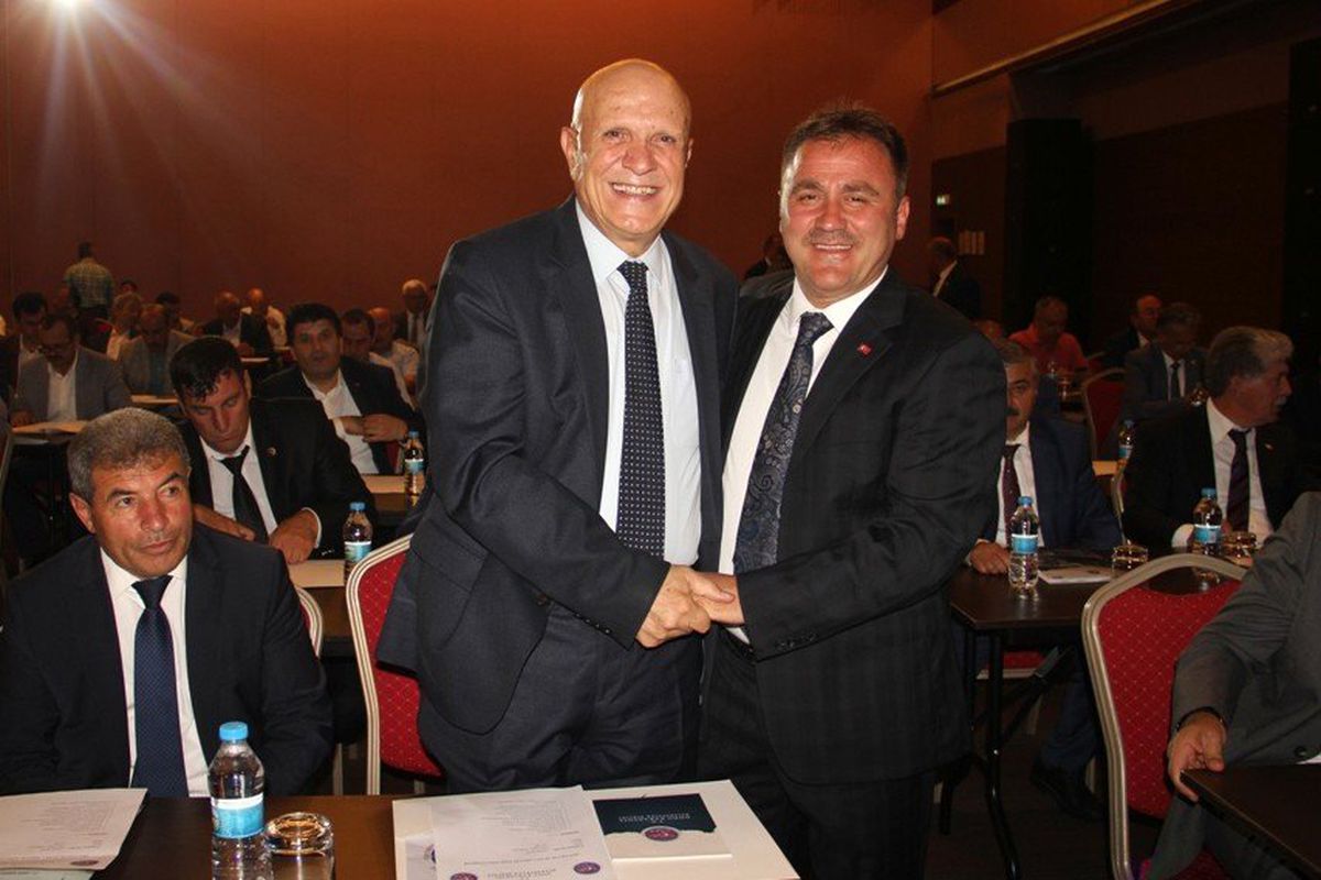 Başkan Pekmezci DOKAP Encümen Üyeliğine seçildi