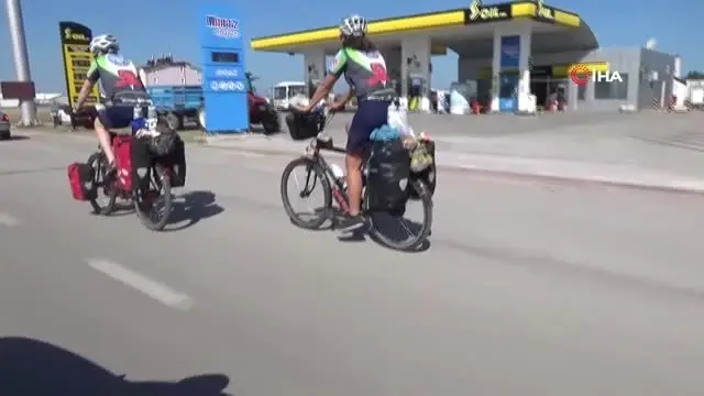 Bisikletle dünya turuna çıkan İngiliz arkadaşlar, Beyşehir'de