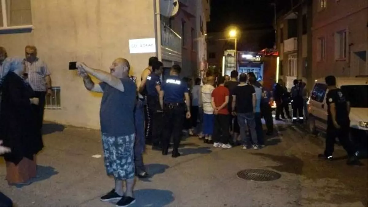 Bursa'da 3 katlı apartmanda patlama ve yangın