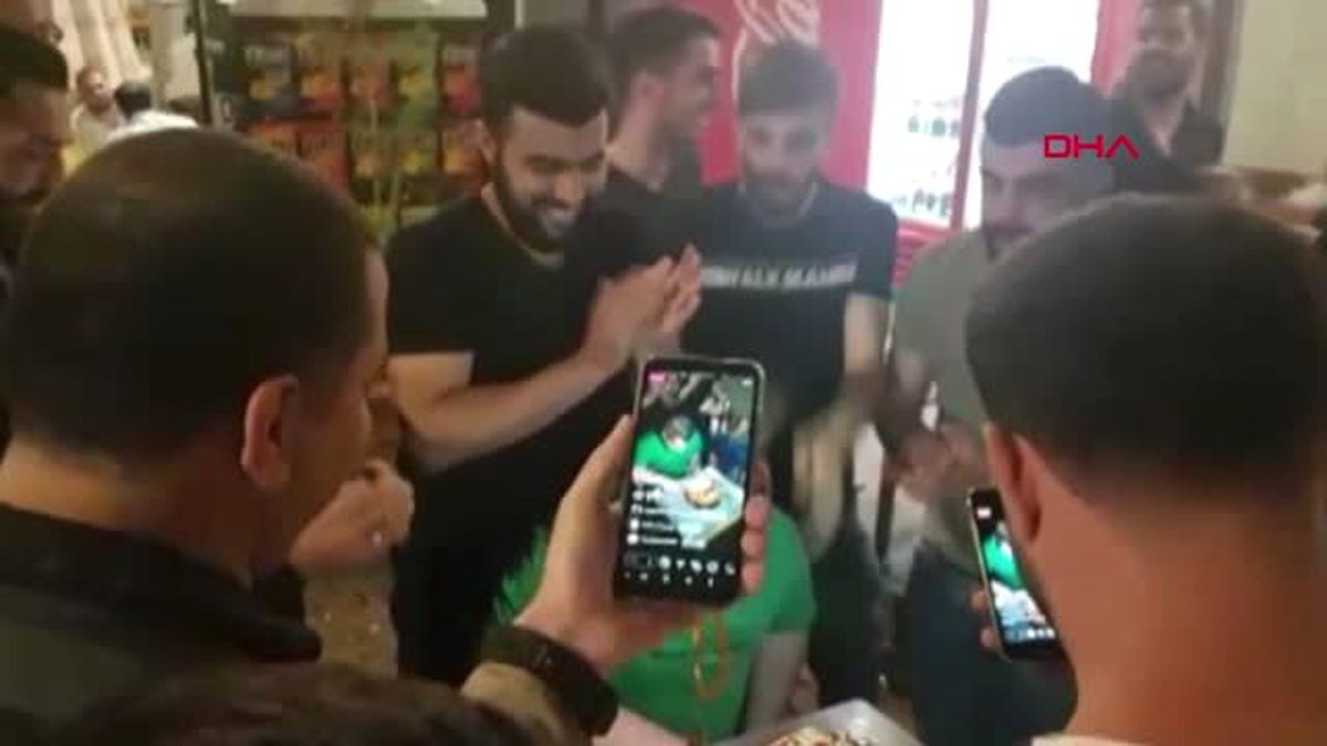 DİYARBAKIR YUSUF'A HAVAİ FİŞEKLİ DOĞUM GÜNÜ KUTLAMASI
