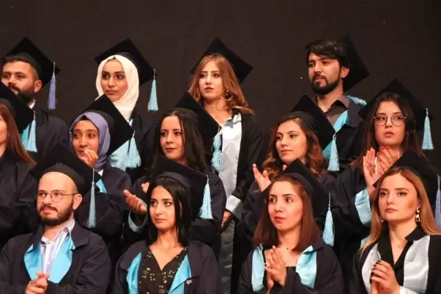 ERÜ Güzel Sanatlar Fakültesi 2018-2019 Yılı Mezunlarını Verdi