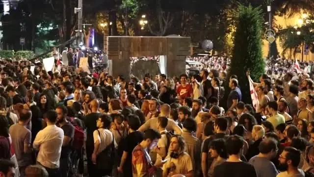 Gürcistan'daki protestolar devam ediyor Gürcistan'daki protestolar devam ediyor