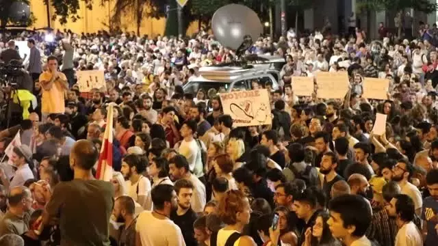 Gürcistan'daki protestolar devam ediyor Gürcistan'daki protestolar devam ediyor