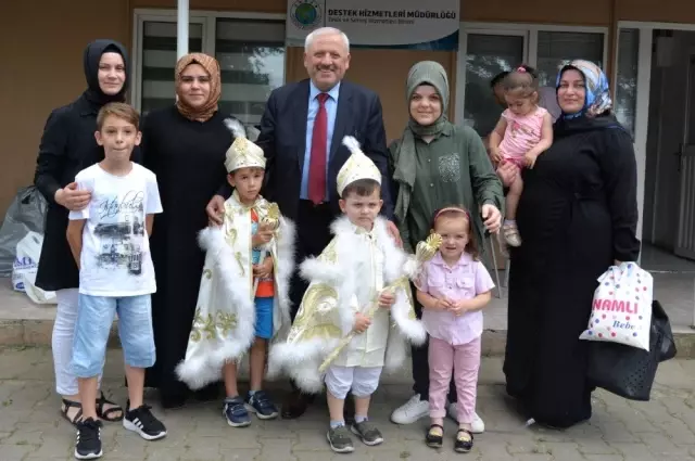 Hendek'te 180 çocuğa sünnet kıyafeti