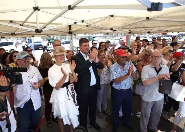 Karşıyaka'da ay-yıldızlı şölen
