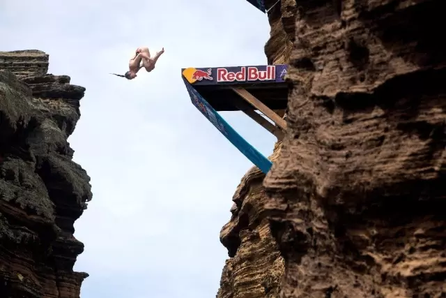 Red Bull Cliff Diving Portekiz'de nefesleri kesti Red Bull Cliff Diving Portekiz'de nefesleri kesti