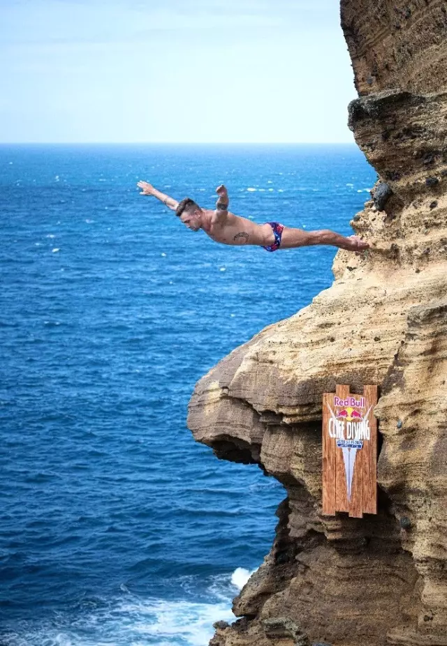 Red Bull Cliff Diving Portekiz'de nefesleri kesti Red Bull Cliff Diving Portekiz'de nefesleri kesti