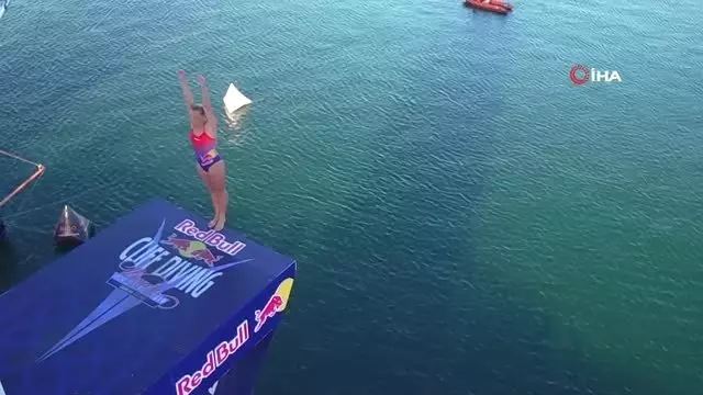 Red Bull Cliff Diving Portekiz'de nefesleri kesti Red Bull Cliff Diving Portekiz'de nefesleri kesti