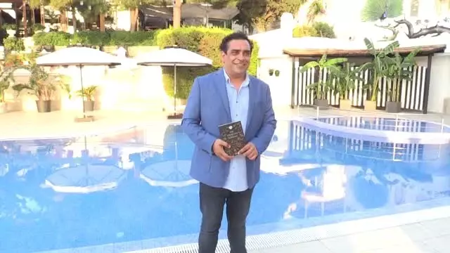 Şarkıcı, besteci ve yazar Ege okurlarıyla buluştu