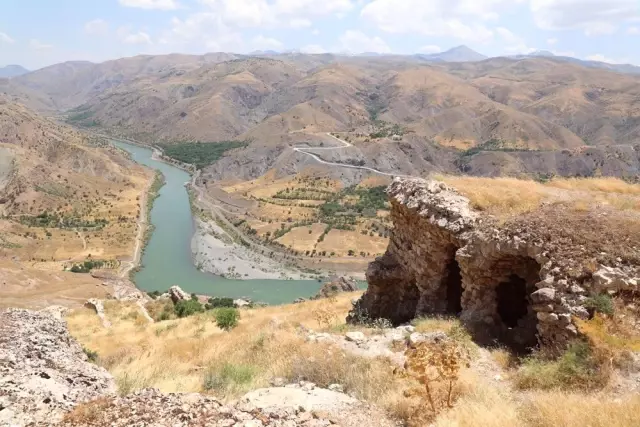 Tarihi Palu'ya fotoğrafçı akını Tarihi Palu'ya fotoğrafçı akını