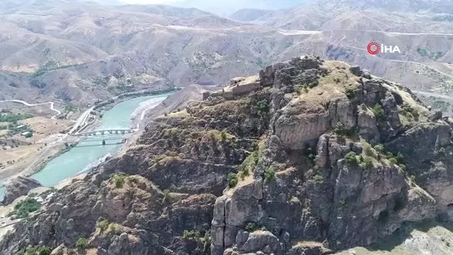 Tarihi Palu'ya fotoğrafçı akını...Palu Kalesi havadan görüntülendi