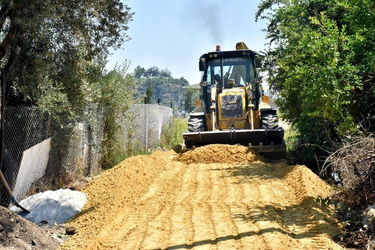 Toroslar'da yol çalışmaları aralıksız sürüyor