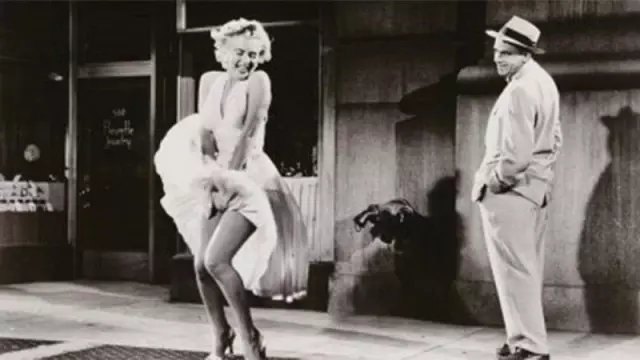 Trump'ın Hollywood Bulvarı'ndaki yıldızını kıran kişi Marilyn Monroe'nun heykelini çalmakla suçlandı Trump'ın Hollywood Bulvarı'ndaki yıldızını kıran kişi Marilyn Monroe'nun heykelini çalmakla suçlandı
