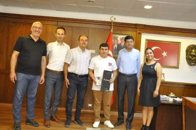 Türkiye 1.'sinden Başkan Özcan'a ziyaret Türkiye 1.'sinden Başkan Özcan'a ziyaret