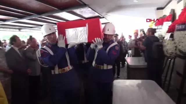 YALOVA Kaza kurşunuyla şehit olan onbaşı, toprağa verildi YALOVA Kaza kurşunuyla şehit olan onbaşı, toprağa verildi