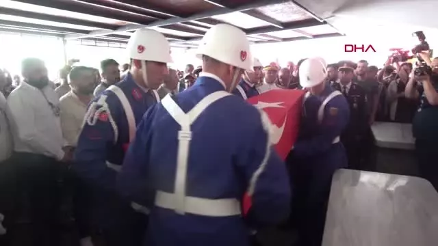 YALOVA Kaza kurşunuyla şehit olan onbaşı, toprağa verildi YALOVA Kaza kurşunuyla şehit olan onbaşı, toprağa verildi