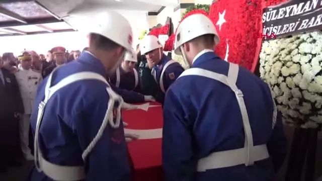 YALOVA Kaza kurşunuyla şehit olan onbaşı, toprağa verildi YALOVA Kaza kurşunuyla şehit olan onbaşı, toprağa verildi