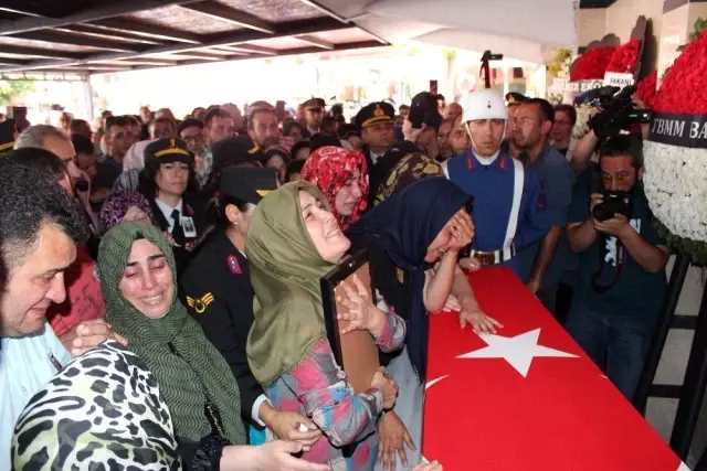 Yalova şehidini uğurladı Yalova şehidini uğurladı