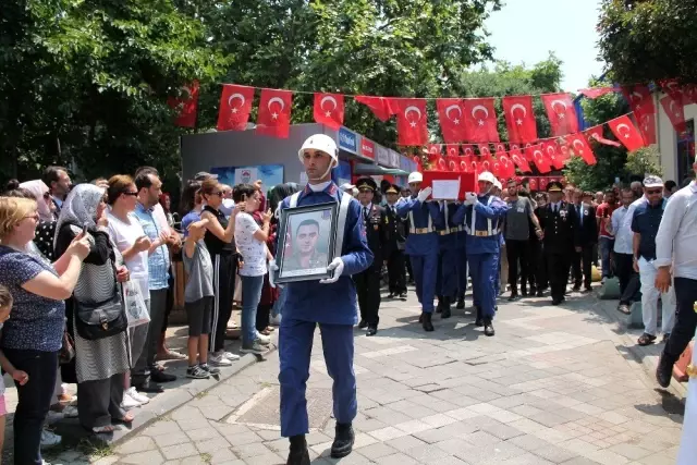 Yalova şehidini uğurladı Yalova şehidini uğurladı