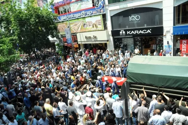 Yalova şehidini uğurladı Yalova şehidini uğurladı