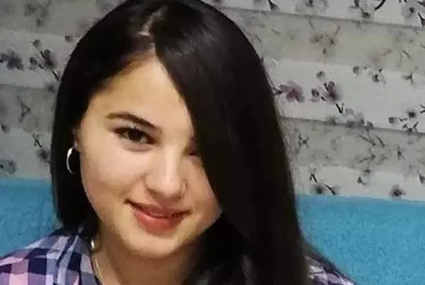 Yatağında ölü bulunan liseli Esma, toprağa verildi