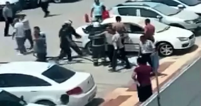 Ayağından bağlanan engelli genci yanan araçtan böyle kurtardılar