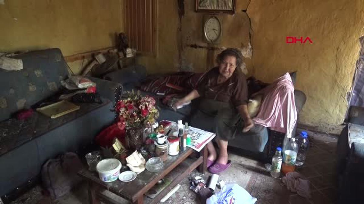 EDİRNE ÇATISI ÇÖKMEK ÜZERE OLAN EVDE YAŞAM MÜCADELESİ VERİYOR