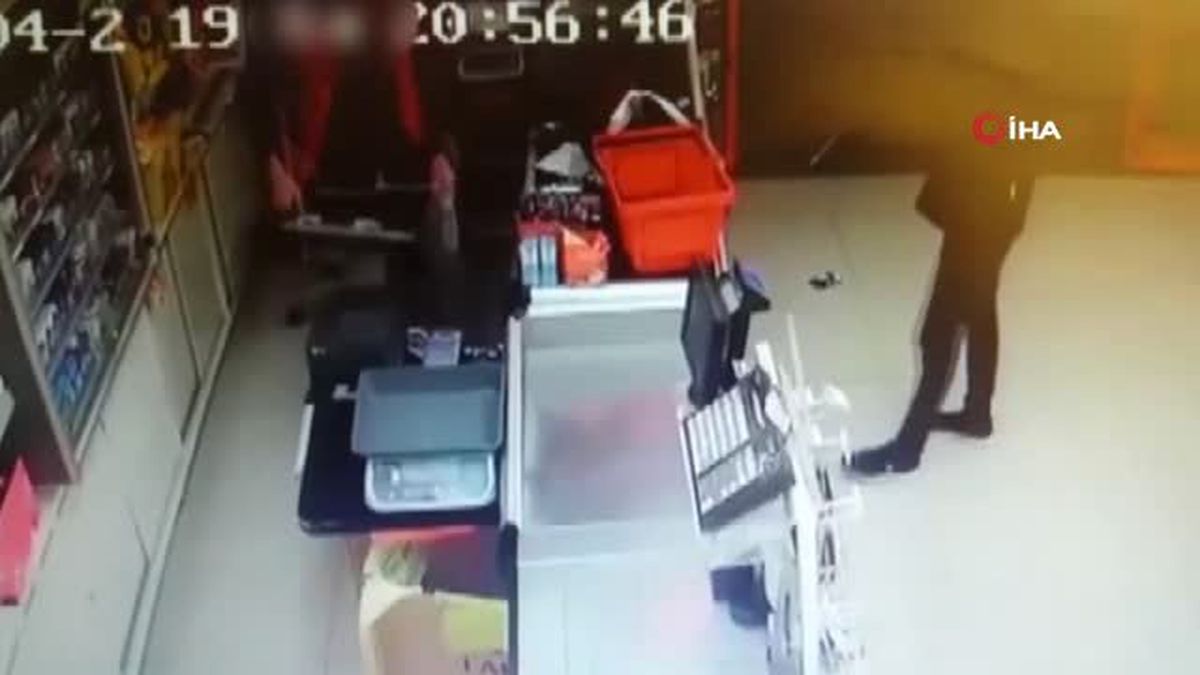 İstanbul'da pompalı tüfekle market soygunları yapan şahıs kamerada