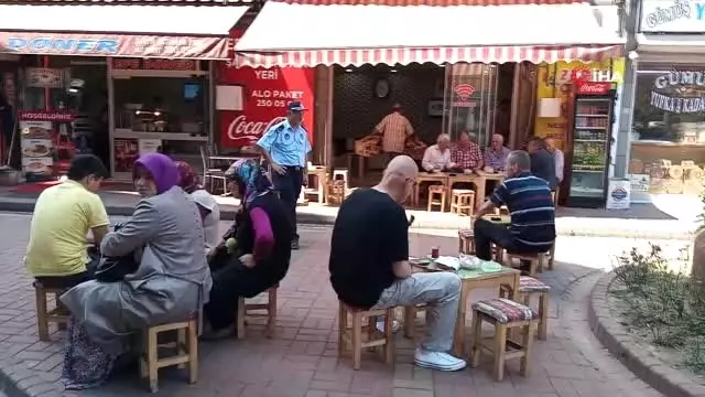 Kaldırım işgali yapan kafe ve çay ocaklarına denetim
