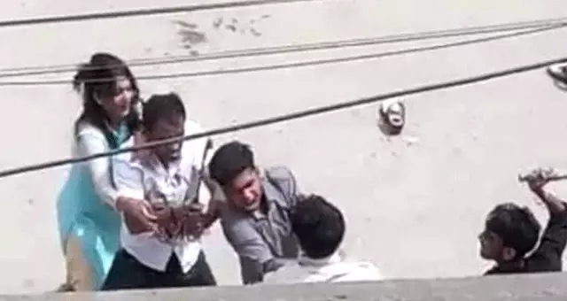 Karısının eski sevgilisi tarafından sokak ortasında öldürüldü! Olay güvenlik kamerasına saniye saniye yansıdı