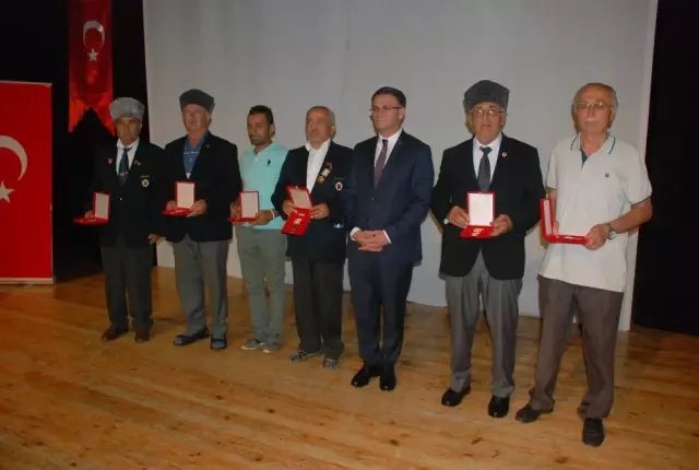 Kıbrıs gazilerine 45 yıl sonra madalya ve beratları tevdi edildi Kıbrıs gazilerine 45 yıl sonra madalya ve beratları tevdi edildi