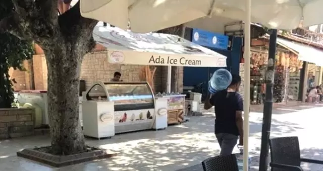 Kuşadası'nda 9 metrekarelik dondurma tezgahına aylık 38 bin lira kira teklif ettiler