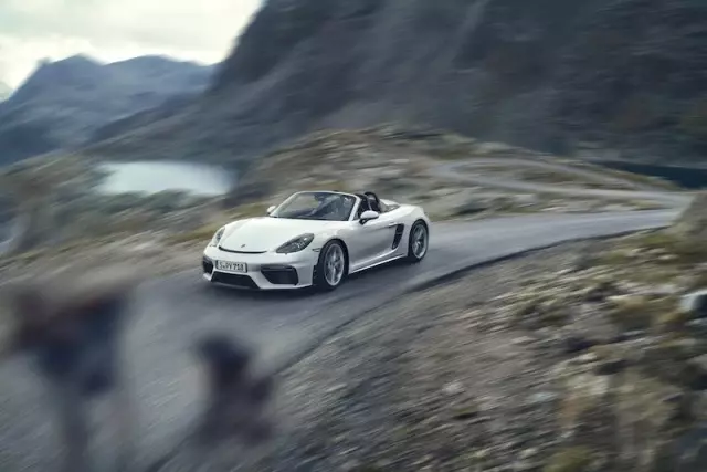 Porsche 718 Spyder ve 718 Cayman GT4, 420 Beygirlik Güç Porsche 718 Spyder ve 718 Cayman GT4, 420 Beygirlik Güç