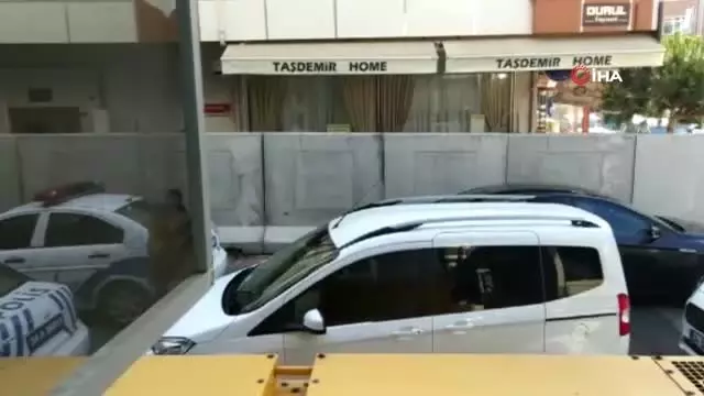 Seyir halindeki motosiklette kız arkadaşının üzerinden atlayan maganda ile kız arkadaşı yakalandı